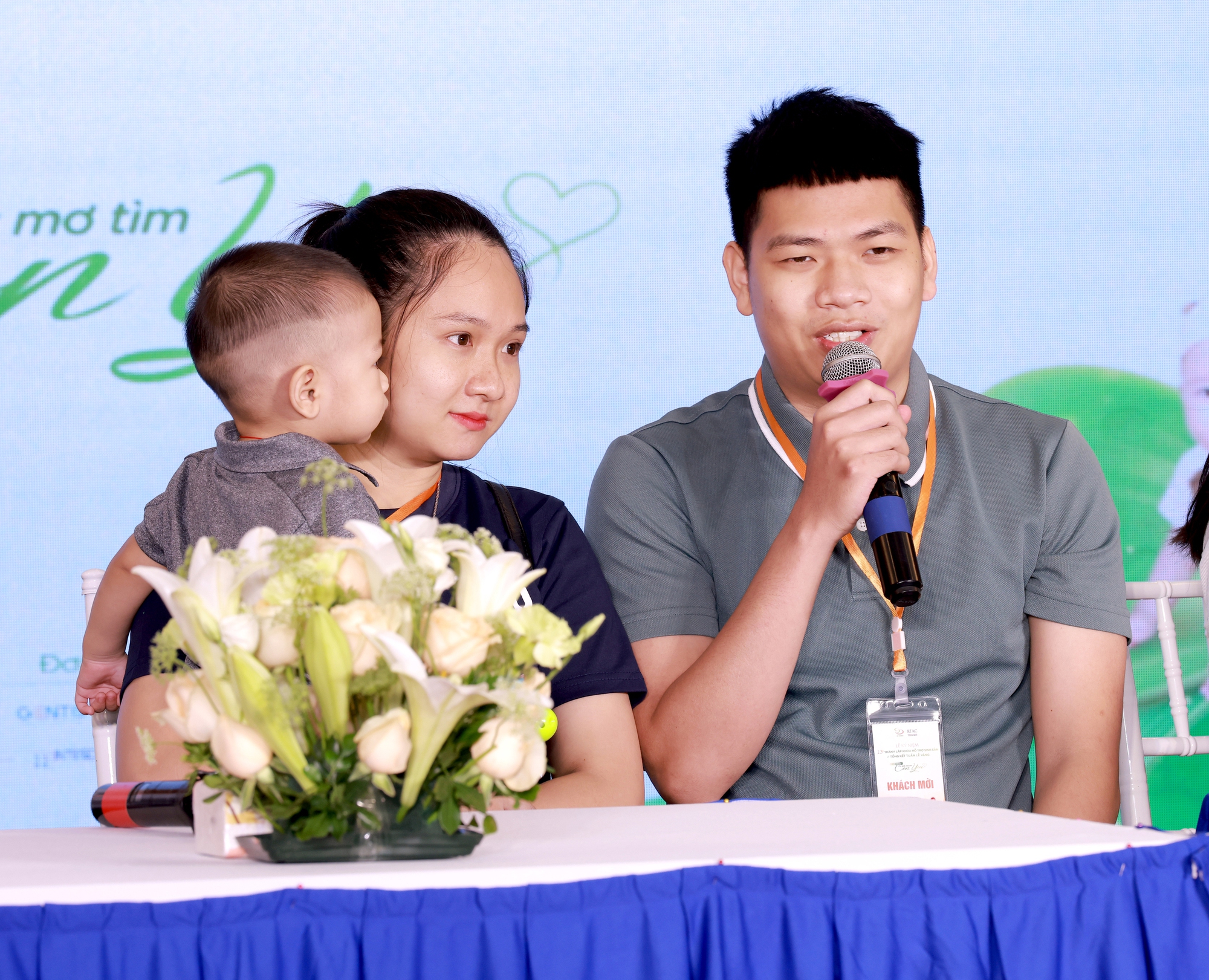 n-quang-thanh-va-chi-nguyen-thi-hong-oanh-da-don-duoc-con-khoe-manh-17482341932641429774461-1748249281502-1748249281572403176790-1748255816518-17482558181201749787517.jpg