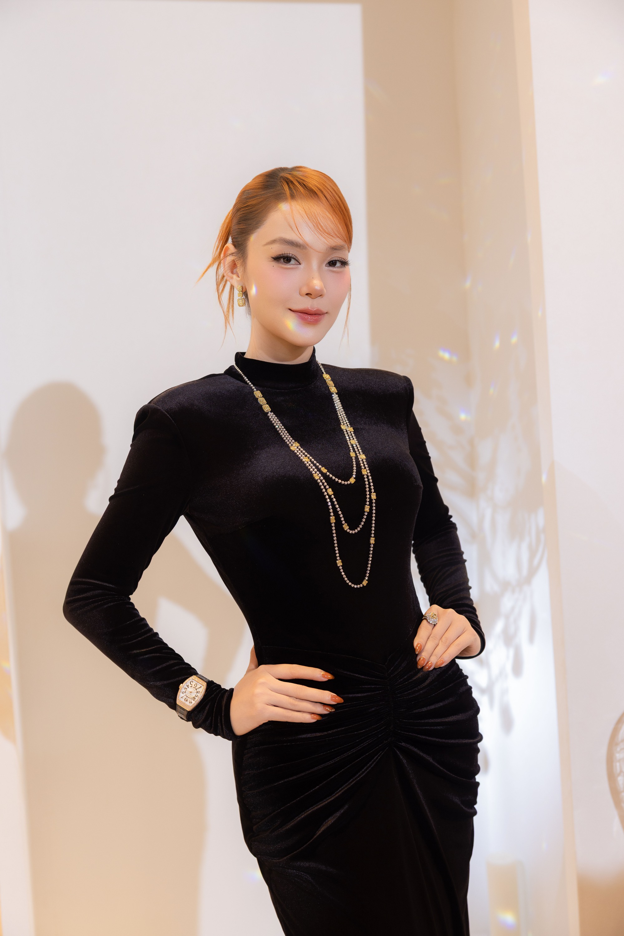 Nhã Phương, Hari Won và dàn sao hội tụ tại show diễn mở màn Vietnam Couture Fashion Week - Ảnh 7. Nhã Phương, Hari Won và dàn sao hội tụ tại show diễn mở màn Vietnam Couture Fashion Week - Ảnh 7.