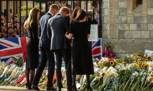Khoảnh khắc Meghan ái ngại Khoảnh khắc Meghan ái ngại