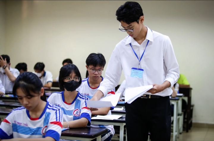Sau sức khỏe, sư phạm, Bộ GD&ĐT 'siết' chuẩn đầu vào ngành luật - Ảnh 1. Sau sức khỏe, sư phạm, Bộ GD&ĐT 'siết' chuẩn đầu vào ngành luật - Ảnh 1.
