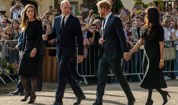 Khoảnh khắc Meghan ái ngại Khoảnh khắc Meghan ái ngại
