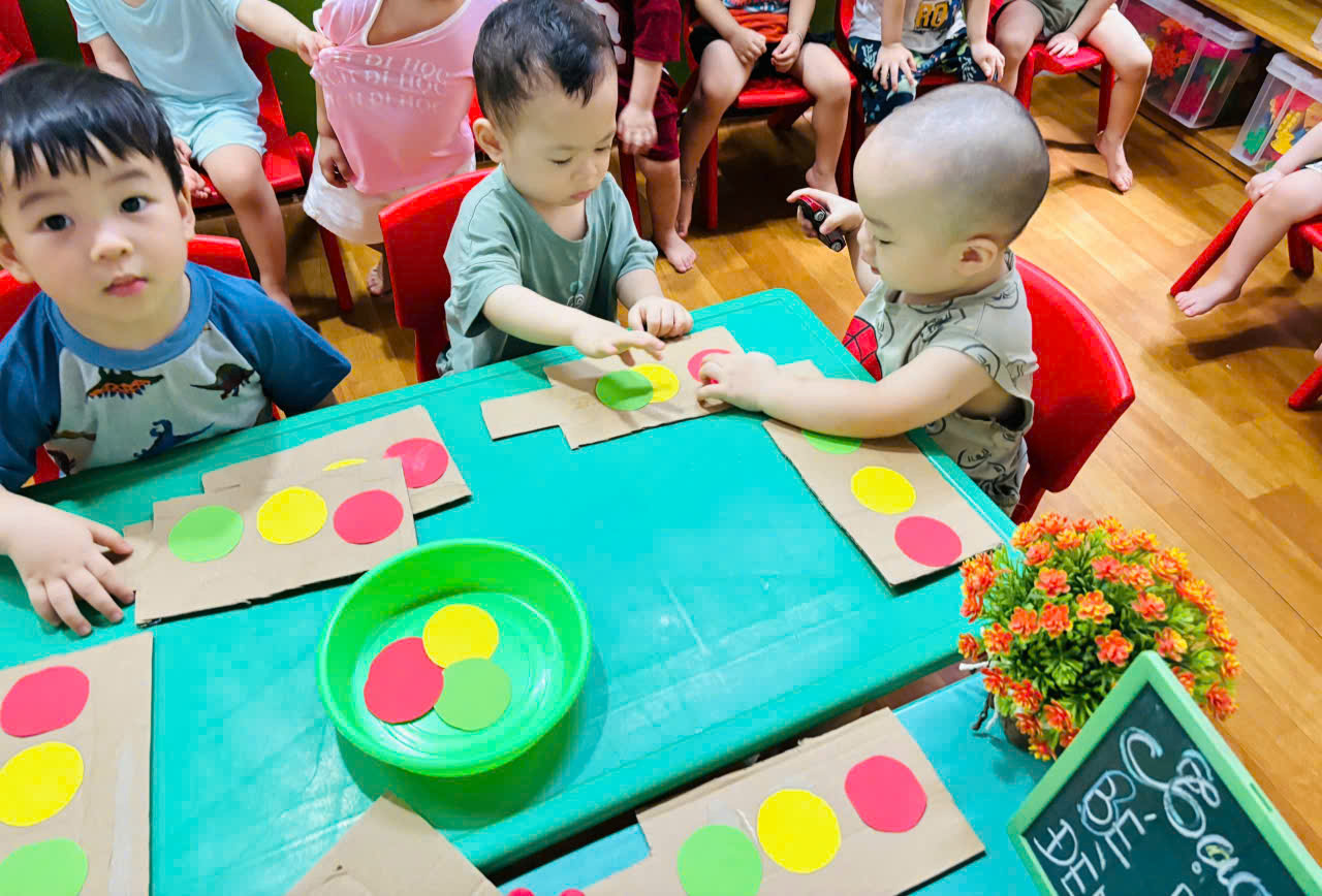 Thời điểm nào trong năm phù hợp nhất để bắt đầu cho con đi trẻ? Những điều bố mẹ có thể làm để đồng hành cùng con trong những ngày đầu tiên- Ảnh 1. Thời điểm nào trong năm phù hợp nhất để bắt đầu cho con đi trẻ? Những điều bố mẹ có thể làm để đồng hành cùng con trong những ngày đầu tiên- Ảnh 1.