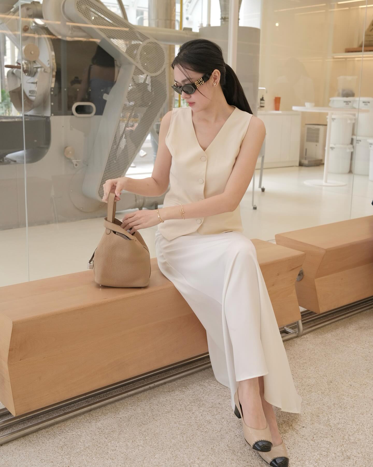 Phải công nhận mỹ nhân Việt mặc chân váy dài quá đẹp, chị em nên tham khảo để ngày càng sành điệu hơn - Ảnh 9. Phải công nhận mỹ nhân Việt mặc chân váy dài quá đẹp, chị em nên tham khảo để ngày càng sành điệu hơn - Ảnh 9.