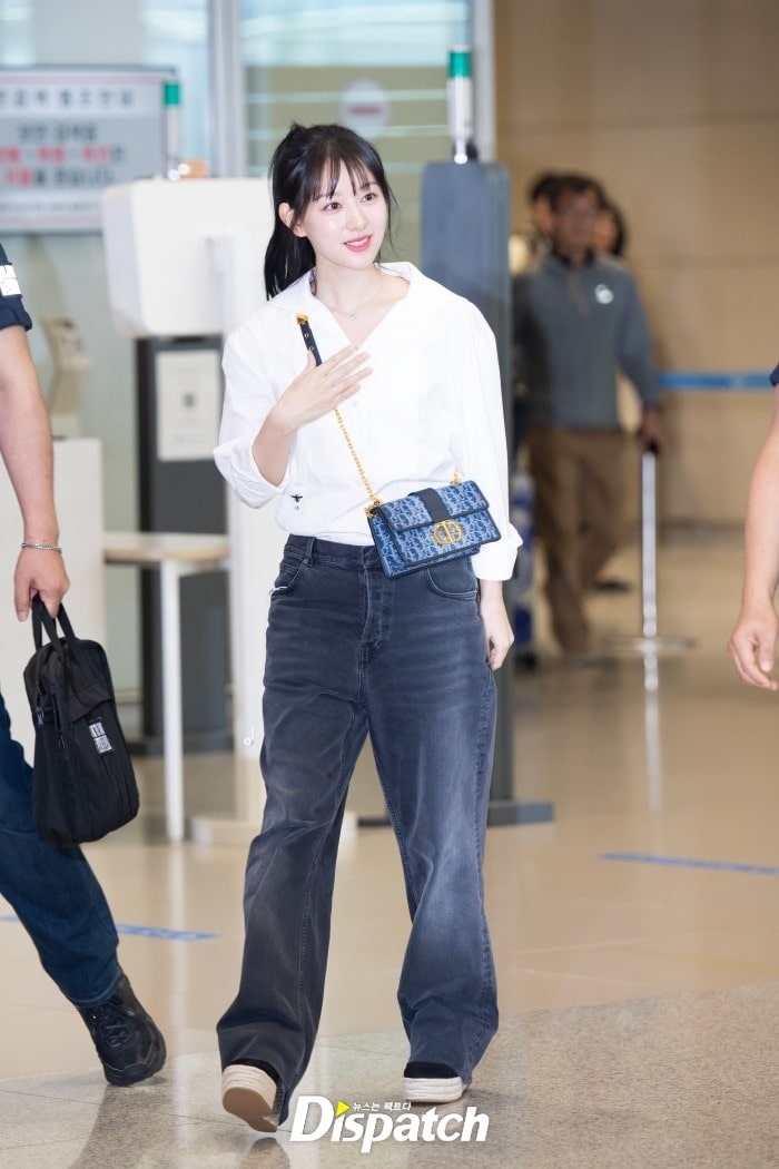 Kim Ji Won với áo sơ mi chắc chắn là 1 cặp bài trùng!- Ảnh 13. Kim Ji Won với áo sơ mi chắc chắn là 1 cặp bài trùng!- Ảnh 13.