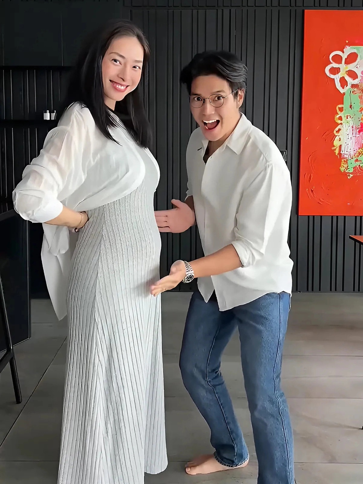 Mẹ bầu Ngô Thanh Vân chuộng lên đồ rộng rãi, giấu nhẹm đường cong mà vẫn xinh mê - Ảnh 8. Mẹ bầu Ngô Thanh Vân chuộng lên đồ rộng rãi, giấu nhẹm đường cong mà vẫn xinh mê - Ảnh 8.