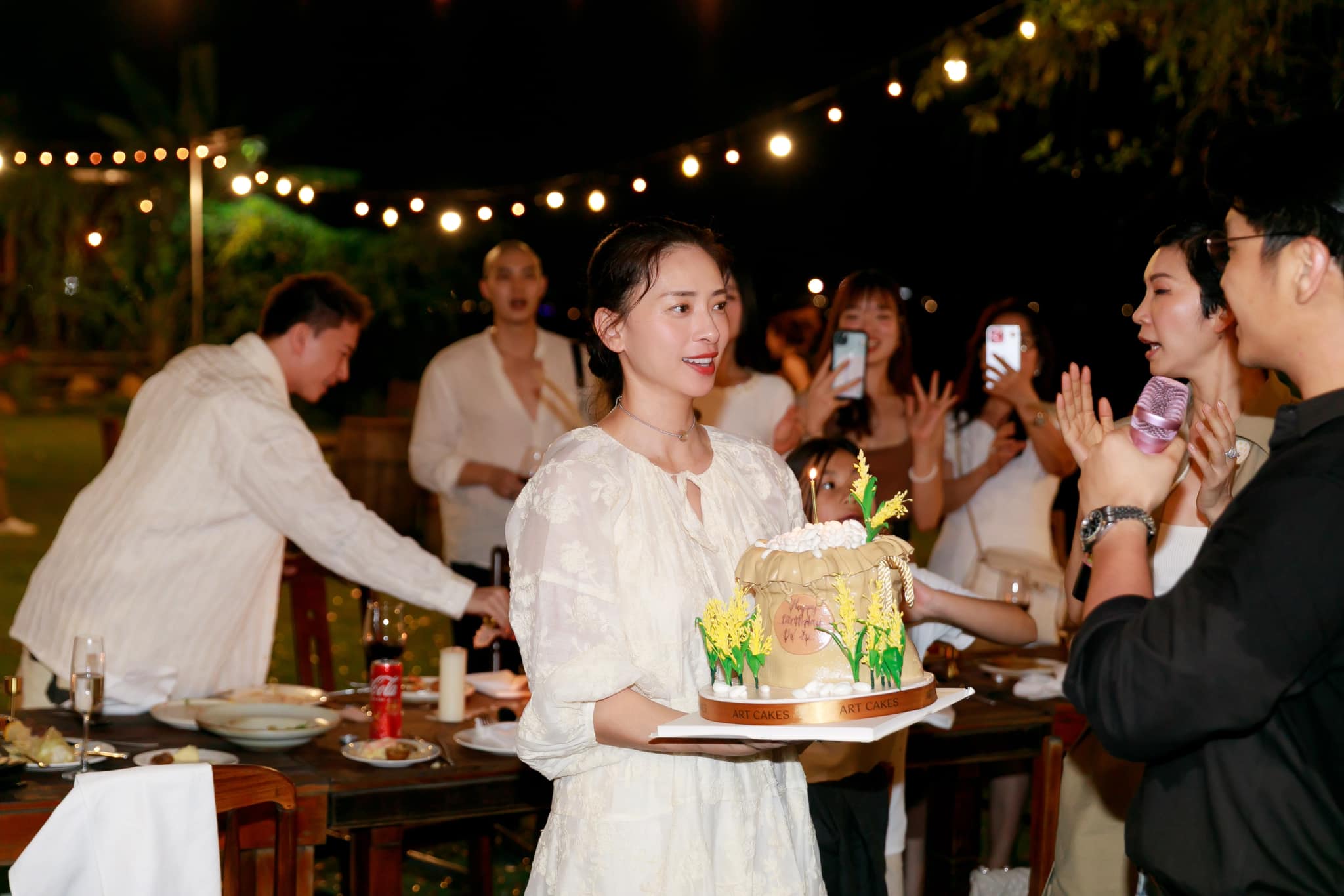 Mẹ bầu Ngô Thanh Vân chuộng lên đồ rộng rãi, giấu nhẹm đường cong mà vẫn xinh mê - Ảnh 4. Mẹ bầu Ngô Thanh Vân chuộng lên đồ rộng rãi, giấu nhẹm đường cong mà vẫn xinh mê - Ảnh 4.