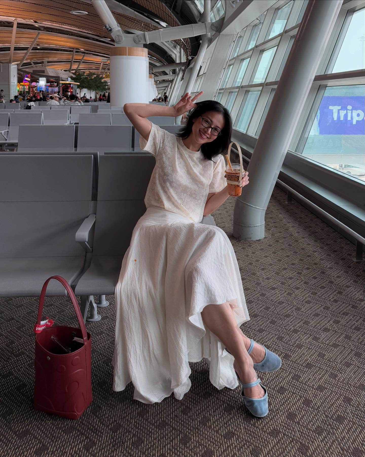 Phải công nhận mỹ nhân Việt mặc chân váy dài quá đẹp, chị em nên tham khảo để ngày càng sành điệu hơn - Ảnh 3. Phải công nhận mỹ nhân Việt mặc chân váy dài quá đẹp, chị em nên tham khảo để ngày càng sành điệu hơn - Ảnh 3.