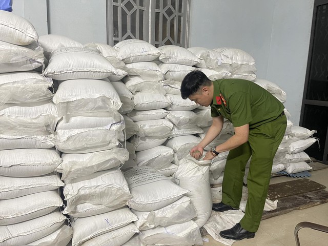 Lưu Văn Vẽ cấu kết với Tạ Văn Hải đưa 348 tấn giá đỗ độc hại ra thị trường: Chất cấm nào được sử dụng? - Ảnh 3. Lưu Văn Vẽ cấu kết với Tạ Văn Hải đưa 348 tấn giá đỗ độc hại ra thị trường: Chất cấm nào được sử dụng? - Ảnh 3.