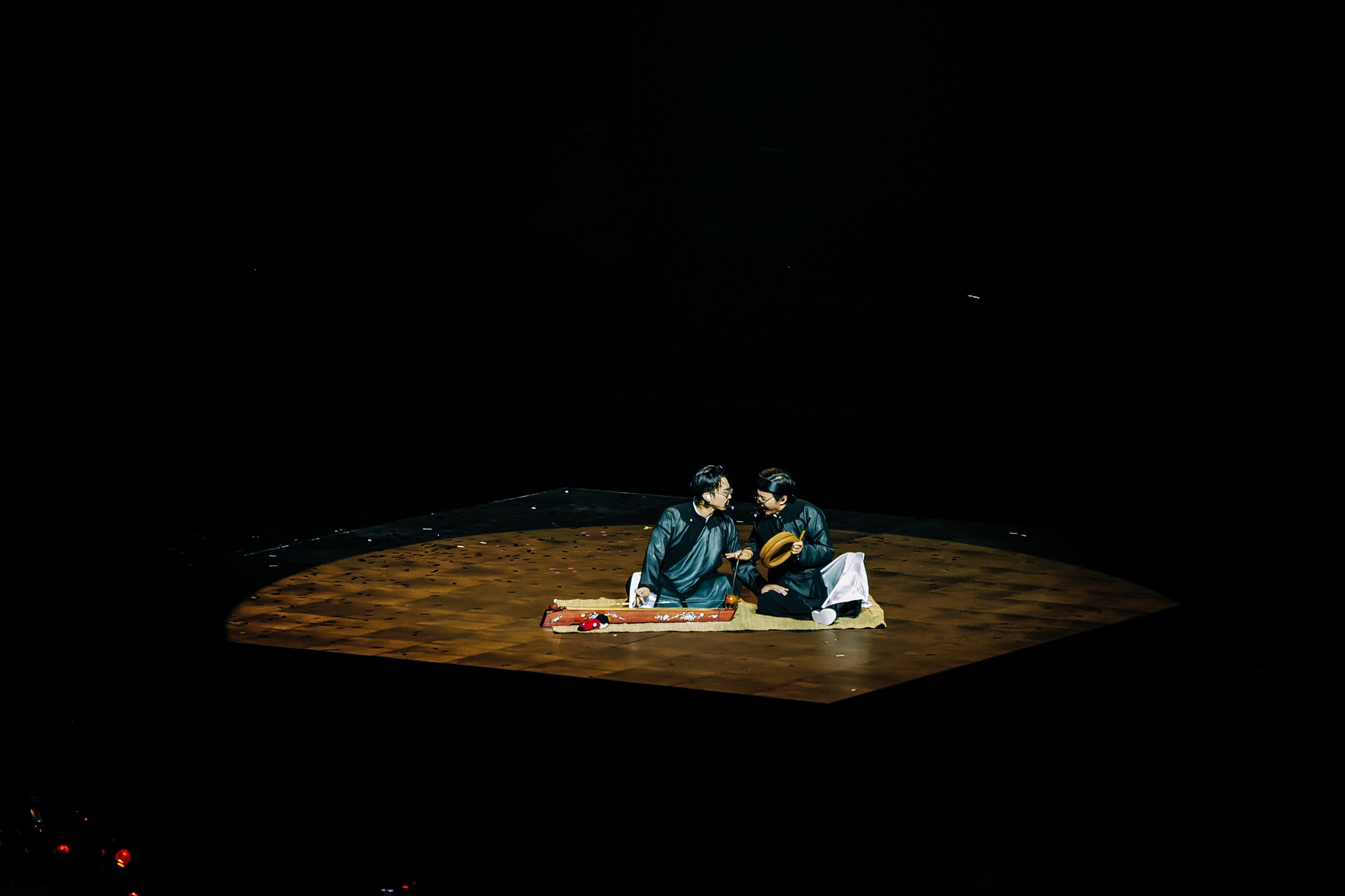 Concert đầu tiên của SOOBIN: NSND Huỳnh Tú lên sân khấu ủng hộ con trai, khiến cả khán phòng vỡ òa khi gọi... Concert đầu tiên của SOOBIN: NSND Huỳnh Tú lên sân khấu ủng hộ con trai, khiến cả khán phòng vỡ òa khi gọi...
