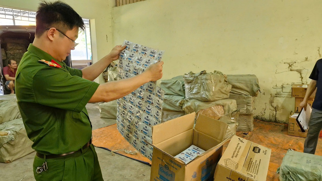 Phát hiện 480.000 sản phẩm gội đầu, nước xả, kem đánh răng... là hàng giả, kém chất lượng - Ảnh 2. Phát hiện gần 480.000 sản phẩm hàng giả, kém chất lượng - Ảnh 2.