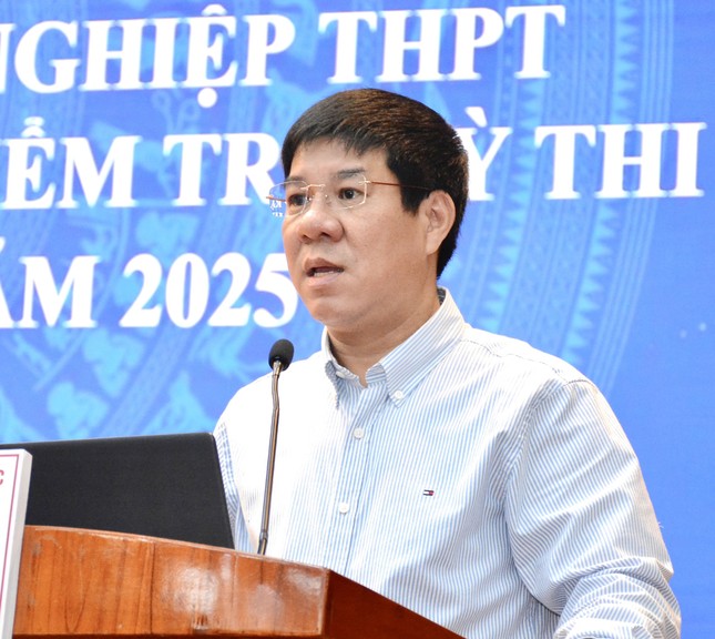 GS Huỳnh Văn Chương: Lưu ý những điểm khác nhau giữa hai chương trình thi tốt nghiệp THPT - Ảnh 1. GS Huỳnh Văn Chương: Lưu ý những điểm khác nhau giữa hai chương trình thi tốt nghiệp THPT - Ảnh 1.