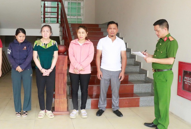 Gần nửa triệu sản phẩm kem đánh răng, dầu gội giả của 'bà trùm' Phạm Thị Sáng: Có những hãng nào? - Ảnh 1. Gần nửa triệu sản phẩm kem đánh răng, dầu gội giả của 'bà trùm' Phạm Thị Sáng: Có những hãng nào? - Ảnh 1.