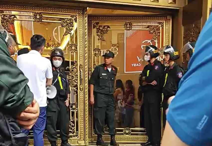 Trùm giang hồ Thanh Hóa vừa bị hàng chục công an khám nhà là ai? - Ảnh 1. Trùm giang hồ Thanh Hóa vừa bị hàng chục công an khám nhà là ai? - Ảnh 1.