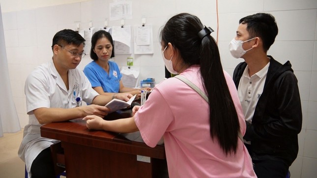 Đề xuất kéo dài nghỉ thai sản khi sinh con thứ hai, vi phạm luật Dân số có thể bị phạt đến 100 triệu đồng - Ảnh 1. Đề xuất kéo dài nghỉ thai sản khi sinh con thứ hai, vi phạm luật Dân số có thể bị phạt đến 100 triệu đồng - Ảnh 1.