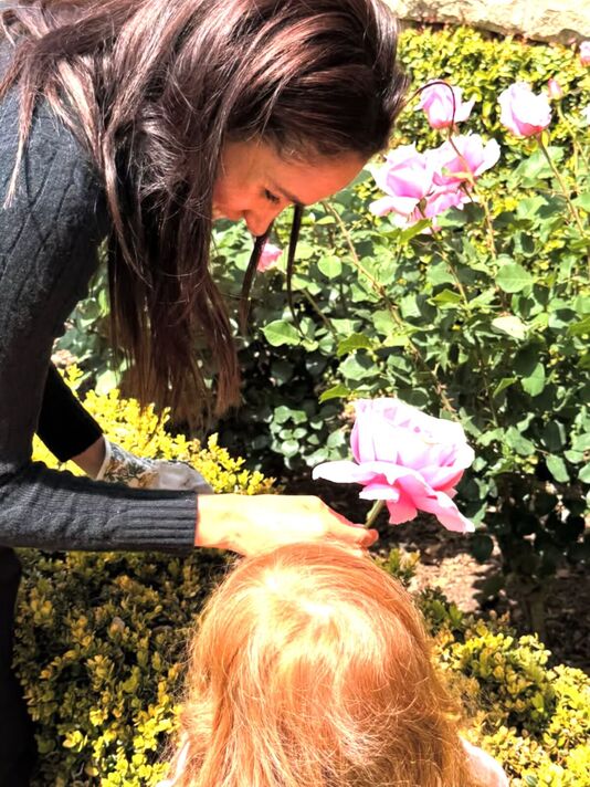 Công chúa Lilibet bất ngờ lộ diện trong video mới của Meghan Markle, fan hoàng gia Công chúa Lilibet bất ngờ lộ diện trong video mới của Meghan Markle, fan hoàng gia