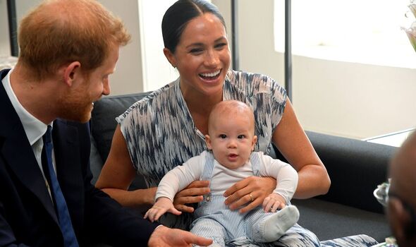 Chuyến công du của Harry và Meghan cùng con trai Archie đã tạo nên thay đổi lớn với Hoàng gia Anh như thế nào?- Ảnh 1. Chuyến công du của Harry và Meghan cùng con trai Archie đã tạo nên thay đổi lớn với Hoàng gia Anh như thế nào?- Ảnh 1.