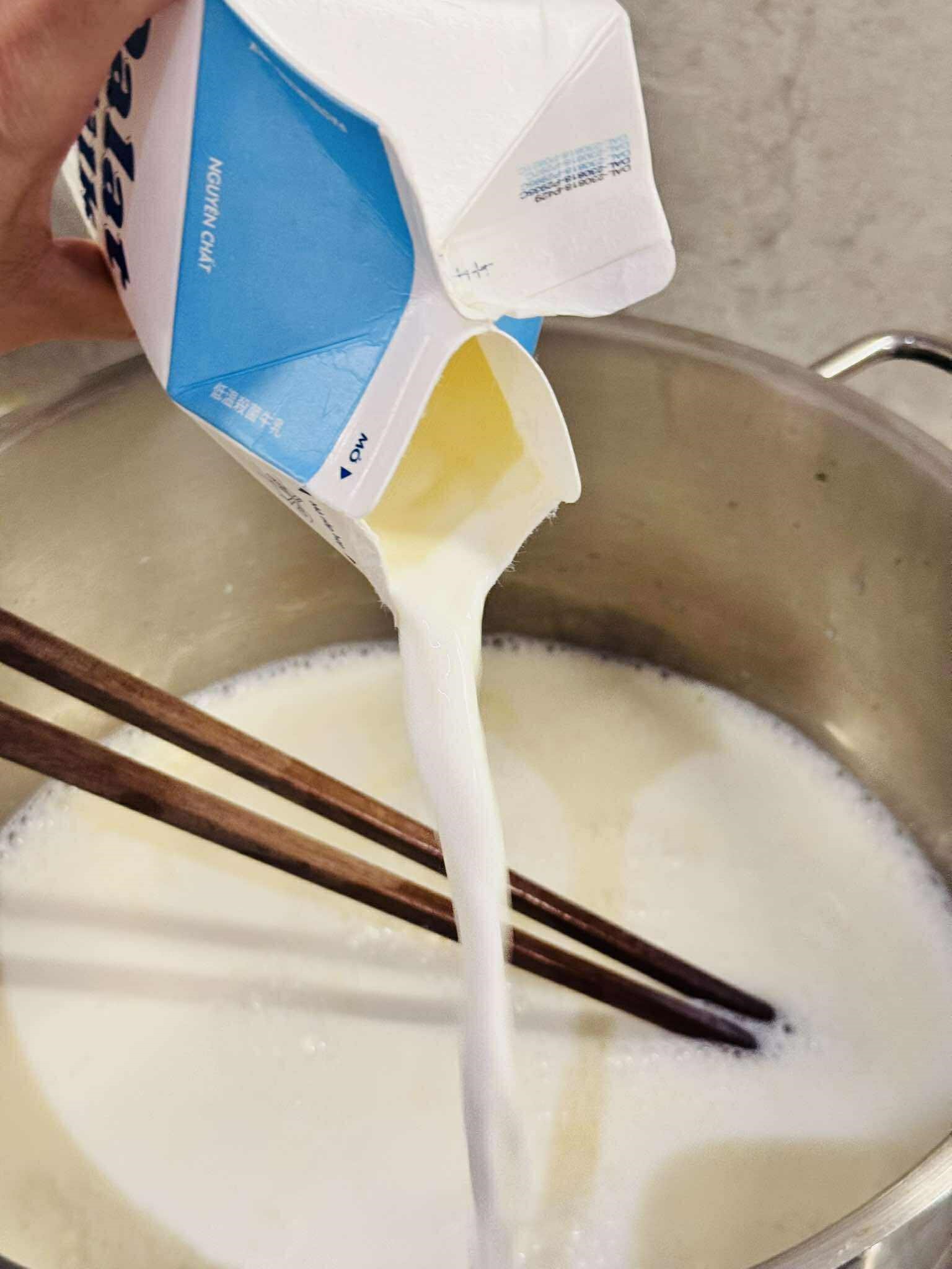 Cho thêm nguyên liệu này vào khi làm sữa chua: Thành phẩm vừa mịn mướt, dẻo thơm, úp ngược cũng không rơi!- Ảnh 4. Cho thêm nguyên liệu này vào khi làm sữa chua: Thành phẩm vừa mịn mướt, dẻo thơm, úp ngược cũng không rơi!- Ảnh 4.