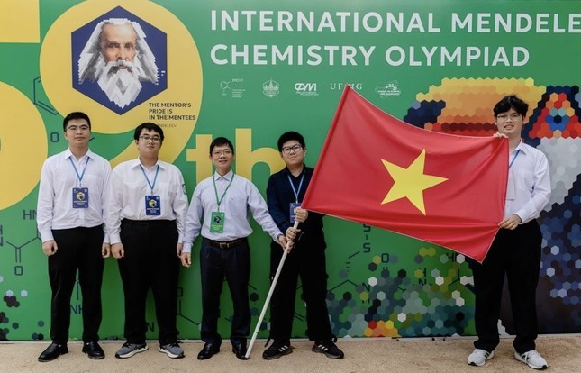 Nam sinh xứ Nghệ chinh phục kỳ thi hóa học 'khó nhất hành tinh' - Ảnh 3. Nam sinh xứ Nghệ chinh phục kỳ thi hóa học 'khó nhất hành tinh' - Ảnh 3.