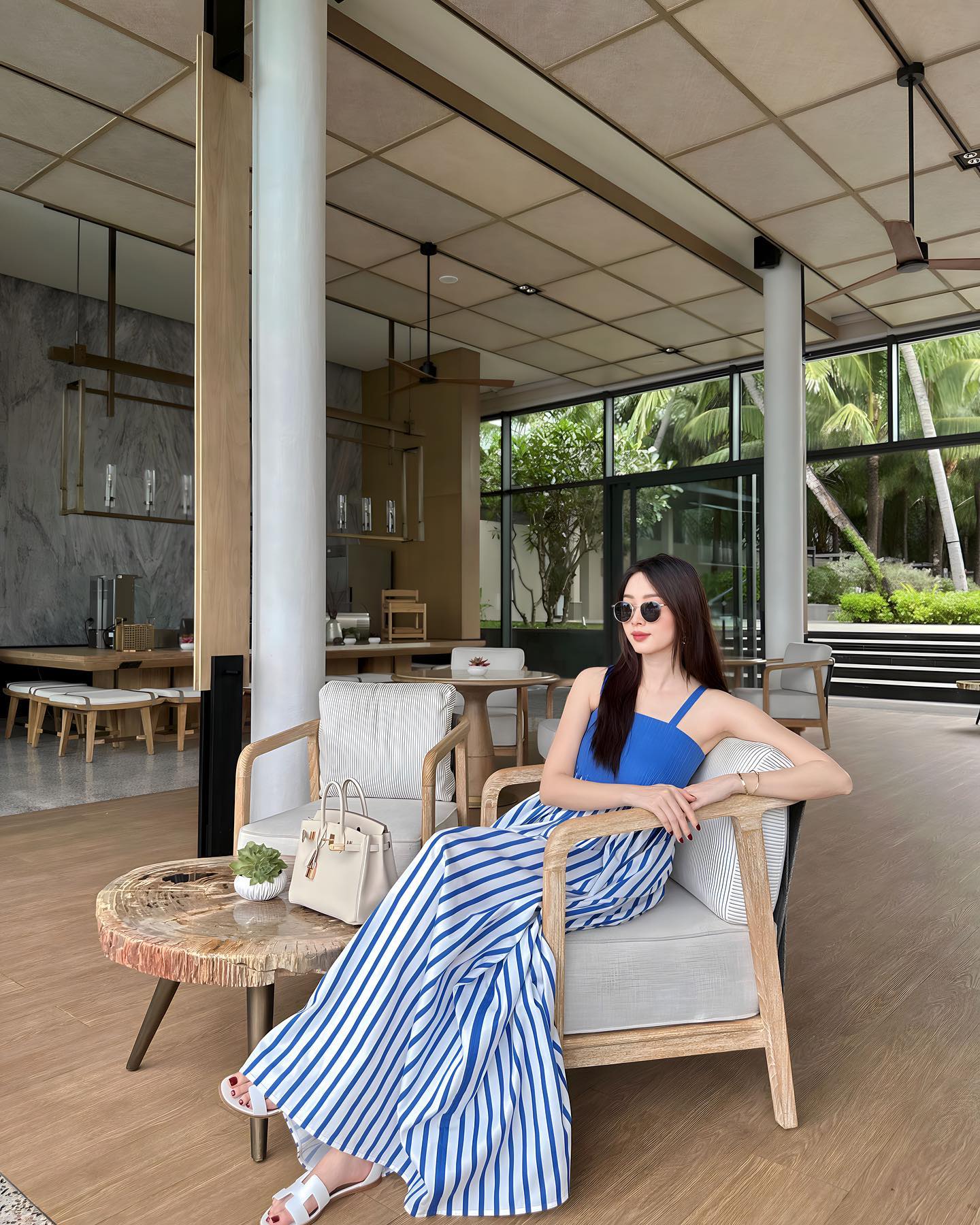 &quot;Thần tiên tỷ tỷ&quot; có style đi du lịch là sách mẫu cho những ai thích phong cách trẻ trung, rạng rỡ - Ảnh 3.