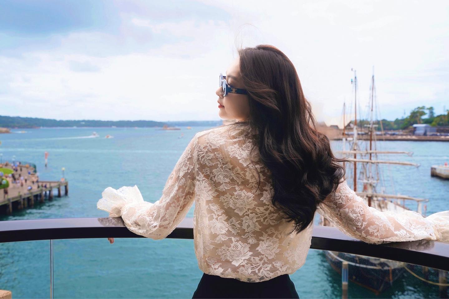 &quot;Thần tiên tỷ tỷ&quot; có style đi du lịch là sách mẫu cho những ai thích phong cách trẻ trung, rạng rỡ - Ảnh 1.