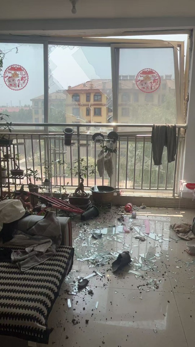 Cảnh hoang tàn còn lại sau vụ nhà máy hóa chất nổ như "bom nguyên tử": Đã ghi nhận ít nhất 24 người thương vong, 6 người mất tích - Ảnh 6. Cảnh hoang tàn còn lại sau vụ nhà máy hóa chất nổ như "bom nguyên tử": Đã ghi nhận ít nhất 24 người thương vong, 6 người mất tích - Ảnh 6.