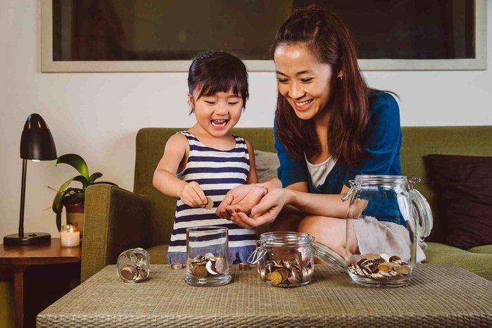 ‘Mẹ ơi, nhà mình có bao nhiêu tiền?’ - Câu hỏi khiến nhiều cha mẹ sững người, 3 cách trả lời khác nhau, định hình 3 kiểu cuộc đời của trẻ- Ảnh 2.