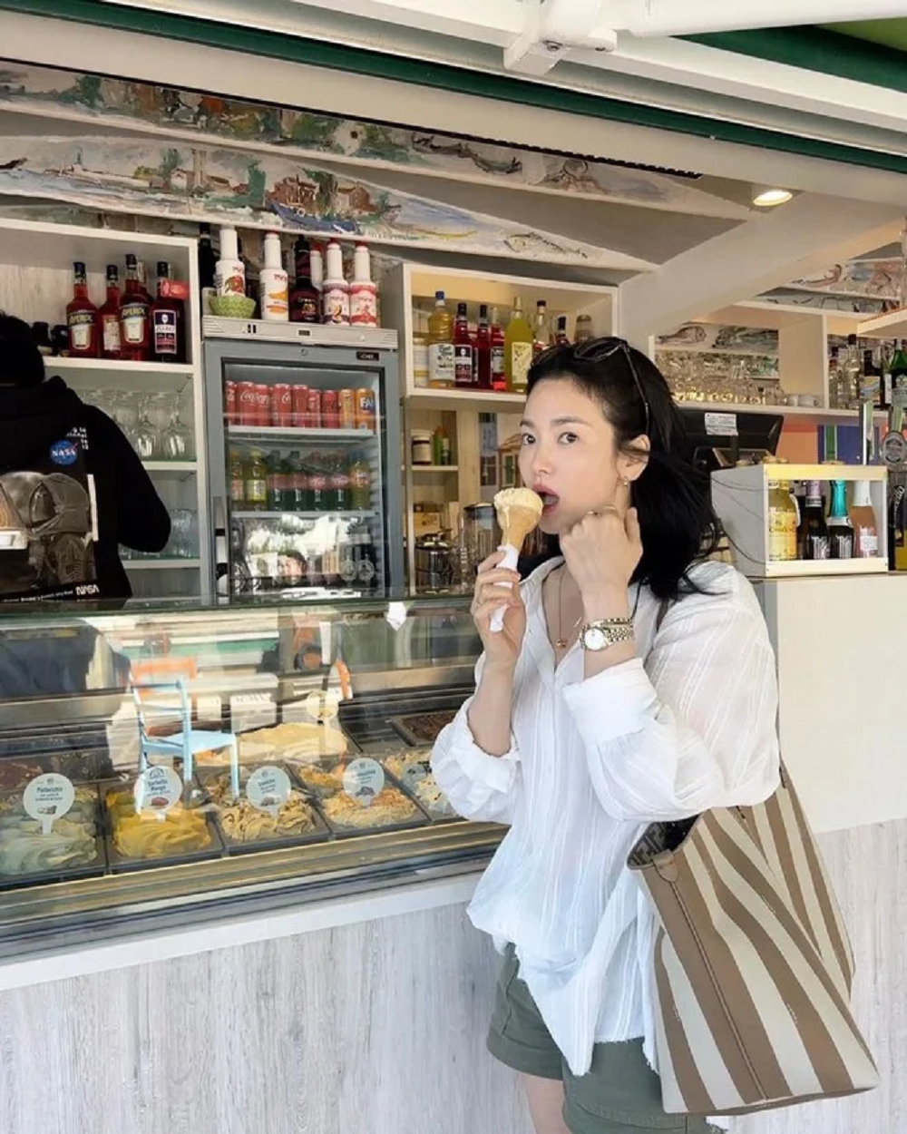 Hà Tăng, Song Hye Kyo tìm ra chiếc túi hoàn hảo nhất cho mùa hè, style nào cũng diện đẹp - Ảnh 4.