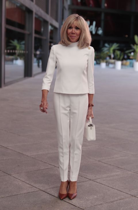 Phong cách sang chảnh của Đệ nhất Phu nhân Pháp Brigitte Macron: 72 tuổi nhưng mặc đồ nhiều người muốn học theo- Ảnh 27. Phong cách sang chảnh của Đệ nhất Phu nhân Pháp Brigitte Macron: 72 tuổi nhưng mặc đồ nhiều người muốn học theo- Ảnh 27.