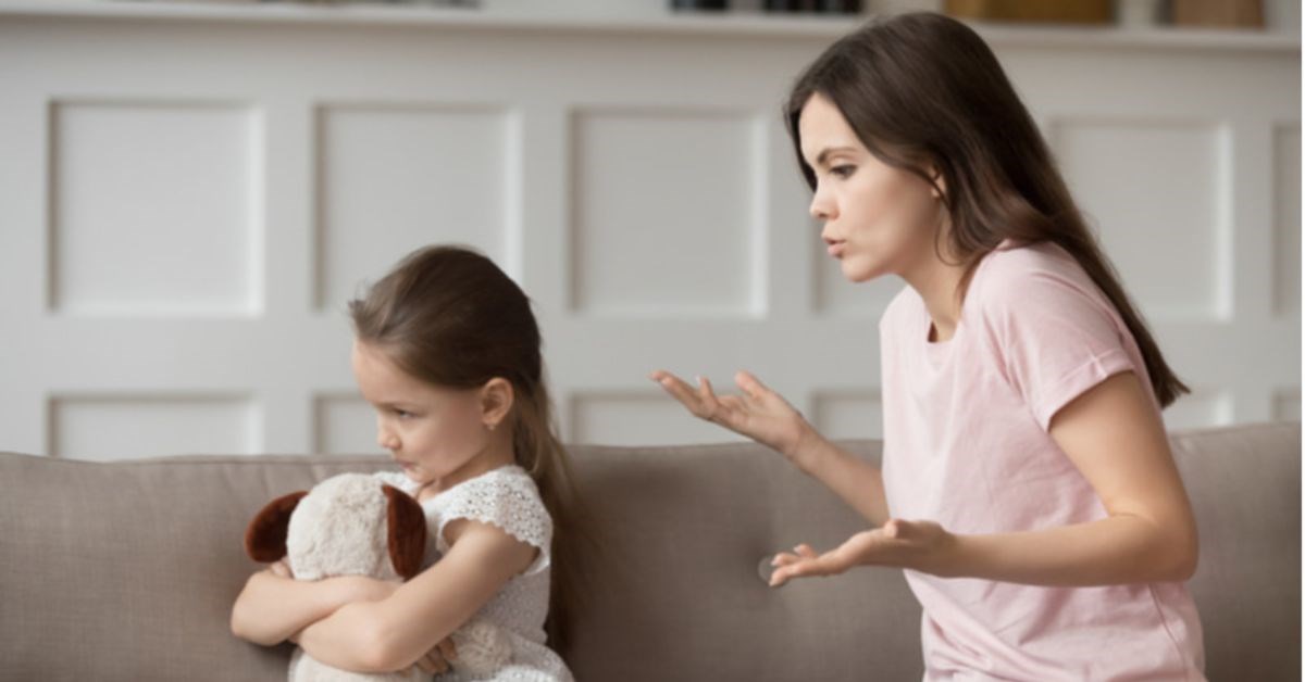 Nếu không muốn con lớn lên không dám đương đầu, trốn tránh trách nhiệm, luôn tìm cách đổ tại thì bố mẹ đừng nên làm những việc này- Ảnh 1.