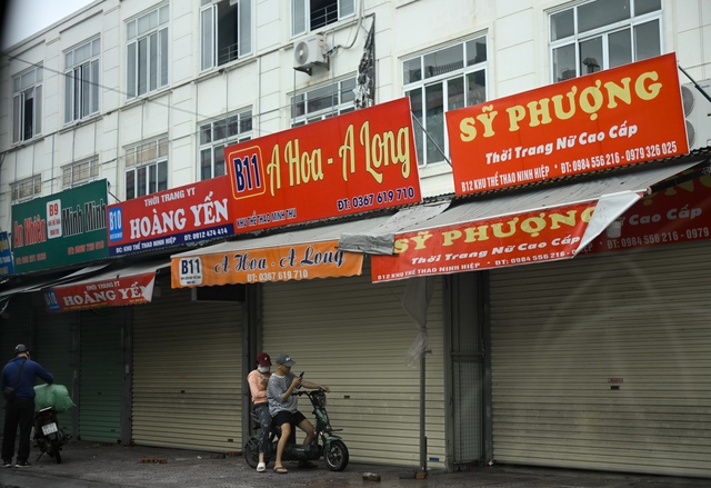Cảnh tượng không tưởng tại "thủ phủ thời trang" lớn nhất miền Bắc - Ảnh 8. Cảnh tượng không tưởng tại "thủ phủ thời trang" lớn nhất miền Bắc - Ảnh 8.