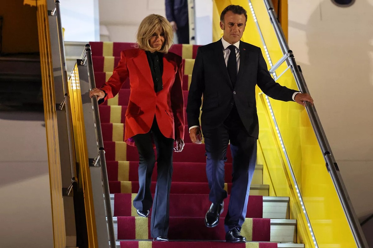 Phong cách sang chảnh của Đệ nhất Phu nhân Pháp Brigitte Macron: 72 tuổi nhưng mặc đồ nhiều người muốn học theo- Ảnh 1. Phong cách sang chảnh của Đệ nhất Phu nhân Pháp Brigitte Macron: 72 tuổi nhưng mặc đồ nhiều người muốn học theo- Ảnh 1.