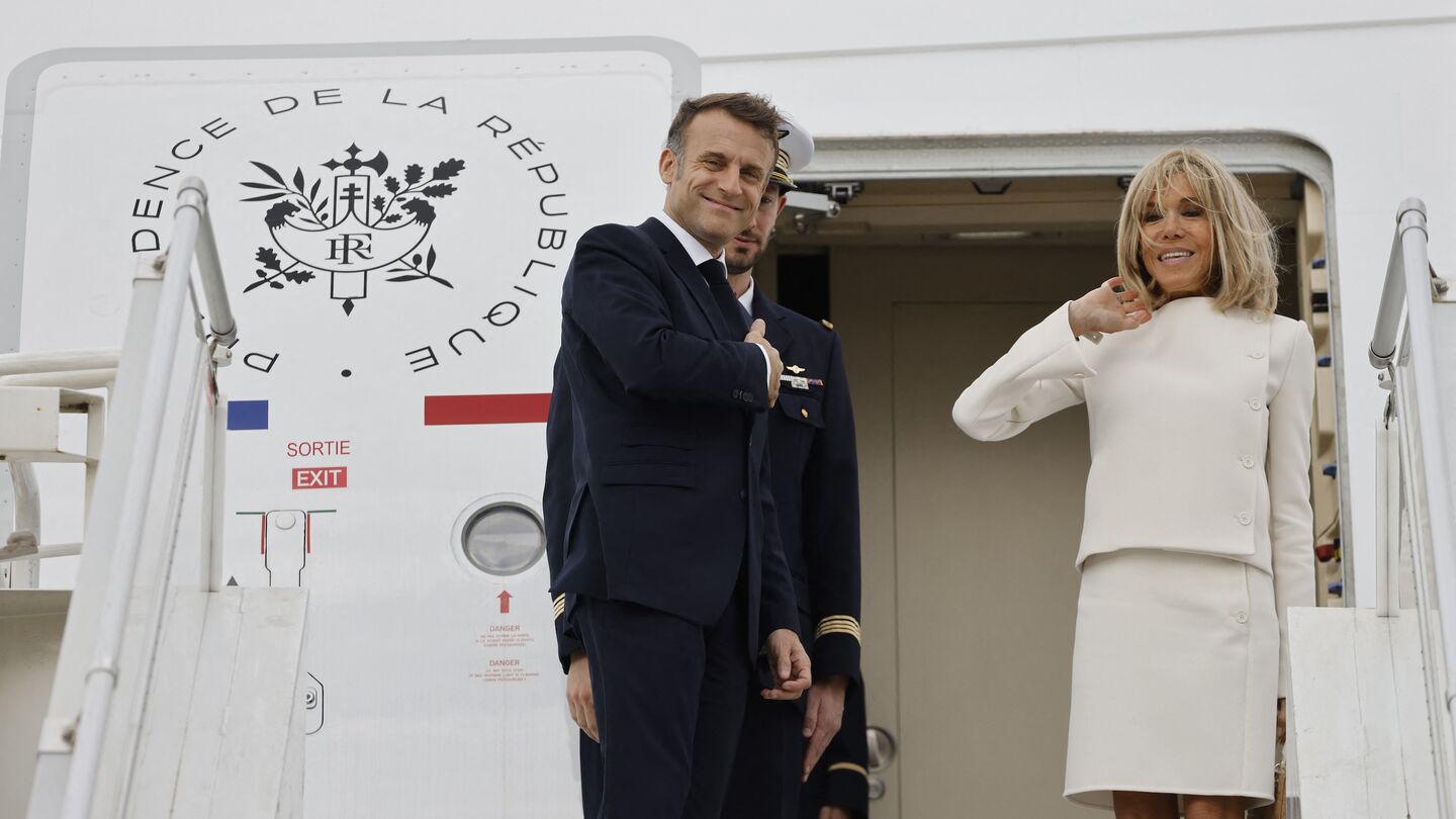 Phong cách sang chảnh của Đệ nhất Phu nhân Pháp Brigitte Macron: 72 tuổi nhưng mặc đồ nhiều người muốn học theo- Ảnh 14. Phong cách sang chảnh của Đệ nhất Phu nhân Pháp Brigitte Macron: 72 tuổi nhưng mặc đồ nhiều người muốn học theo- Ảnh 14.
