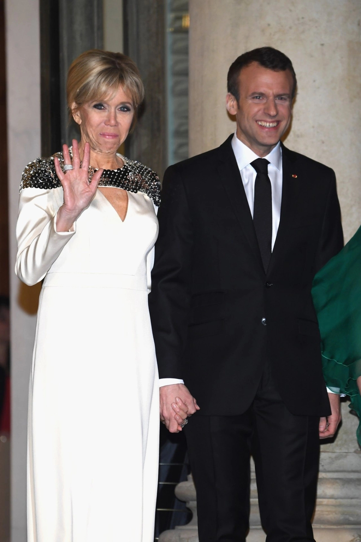 Phong cách sang chảnh của Đệ nhất Phu nhân Pháp Brigitte Macron: 72 tuổi nhưng mặc đồ nhiều người muốn học theo- Ảnh 21. Phong cách sang chảnh của Đệ nhất Phu nhân Pháp Brigitte Macron: 72 tuổi nhưng mặc đồ nhiều người muốn học theo- Ảnh 21.