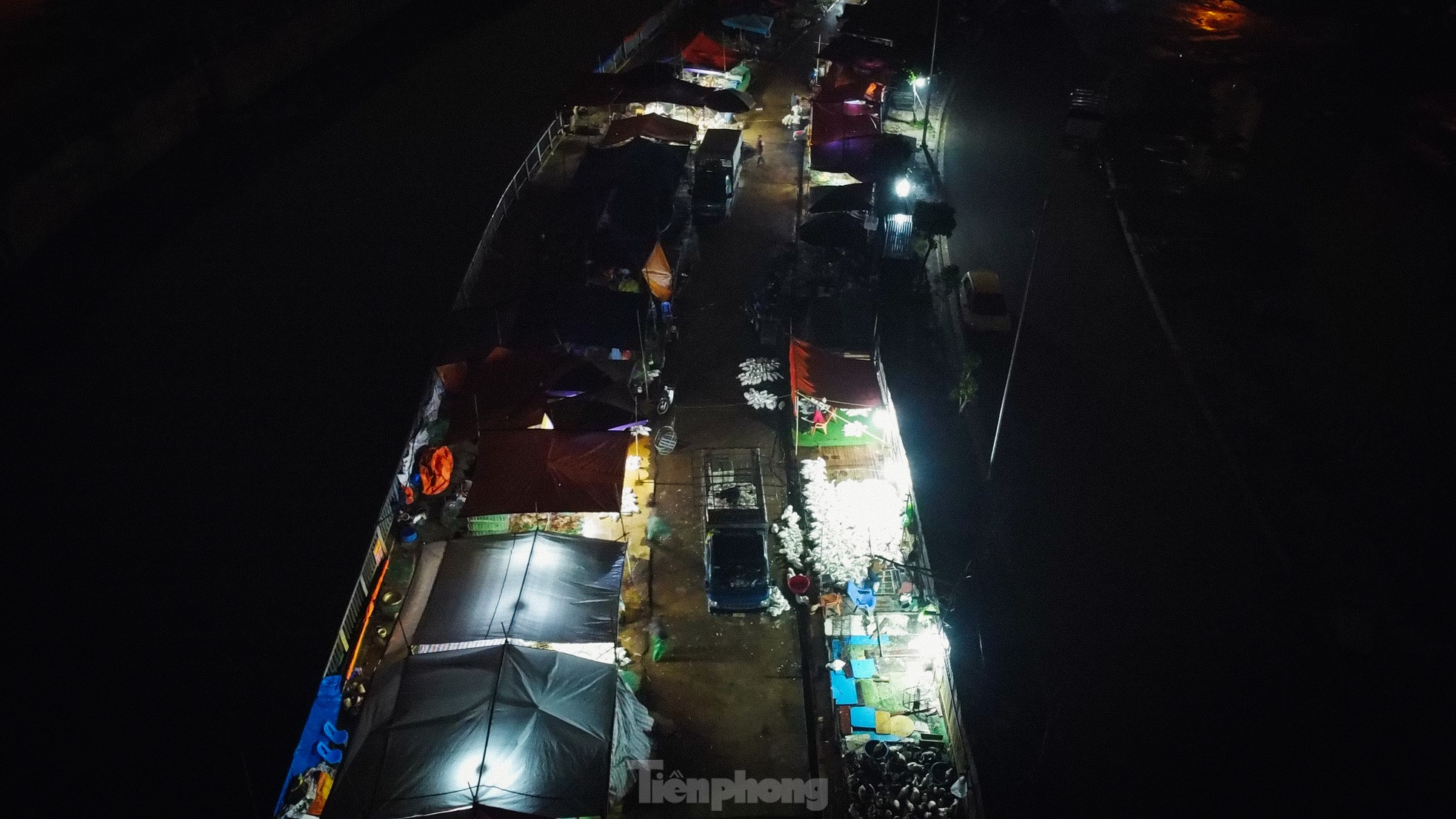 Chợ trái phép ở Hà Nội hơn 10 năm không ai biết: Vẫn hoạt động bất chấp lệnh giải toả - Ảnh 6. Chợ trái phép ở Hà Nội hơn 10 năm không ai biết: Vẫn hoạt động bất chấp lệnh giải toả - Ảnh 6.