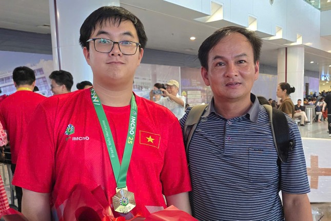 Nam sinh xứ Nghệ chinh phục kỳ thi hóa học 'khó nhất hành tinh' - Ảnh 6. Nam sinh xứ Nghệ chinh phục kỳ thi hóa học 'khó nhất hành tinh' - Ảnh 6.