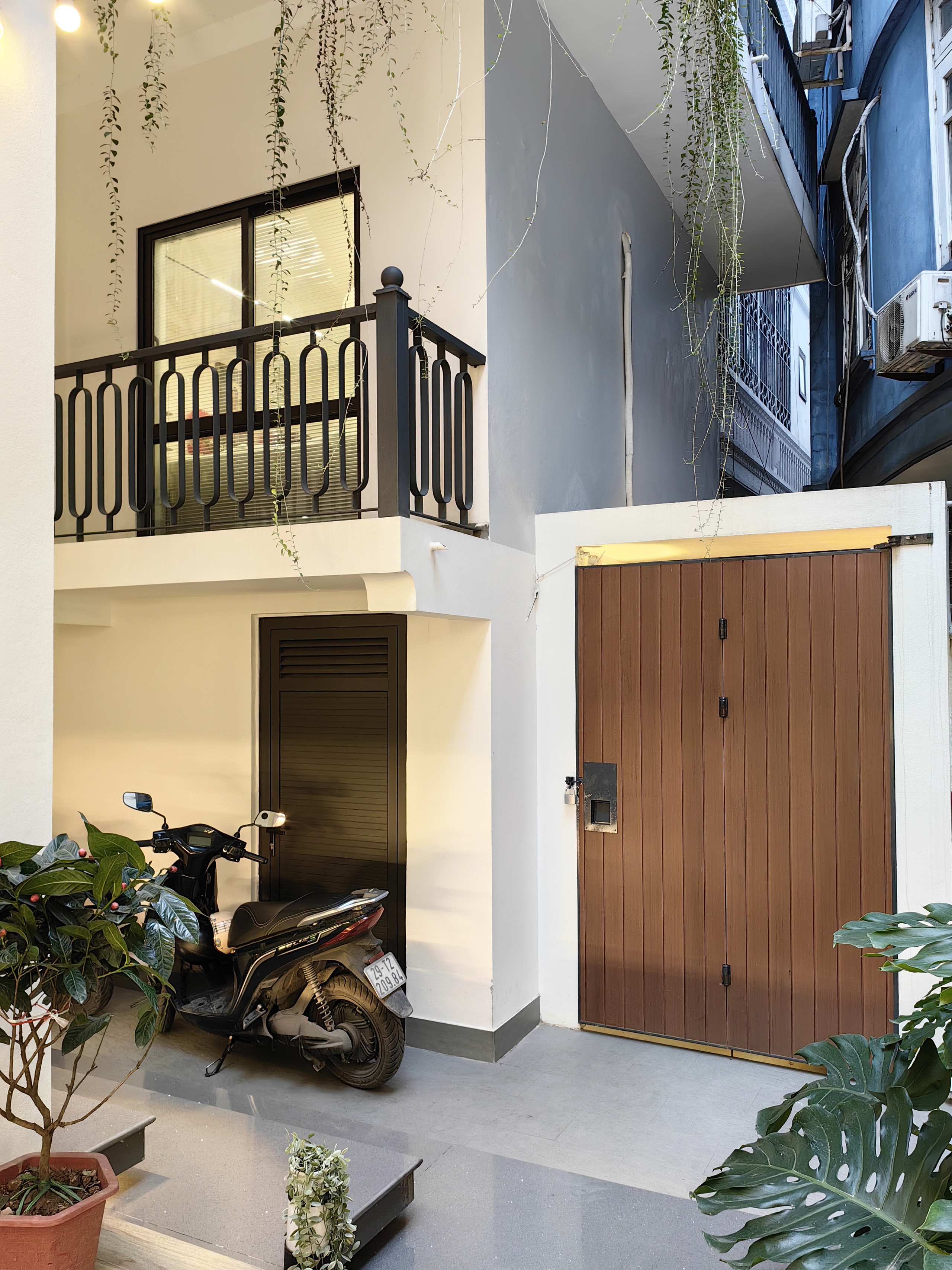 Ẩn mình trong ngõ nhỏ Hà Nội, biệt thự sân vườn 3 tầng chứng minh: Sống chậm và sống đẹp là có thật - Ảnh 9. Ẩn mình trong ngõ nhỏ Hà Nội, biệt thự sân vườn 3 tầng chứng minh: Sống chậm và sống đẹp là có thật - Ảnh 9.