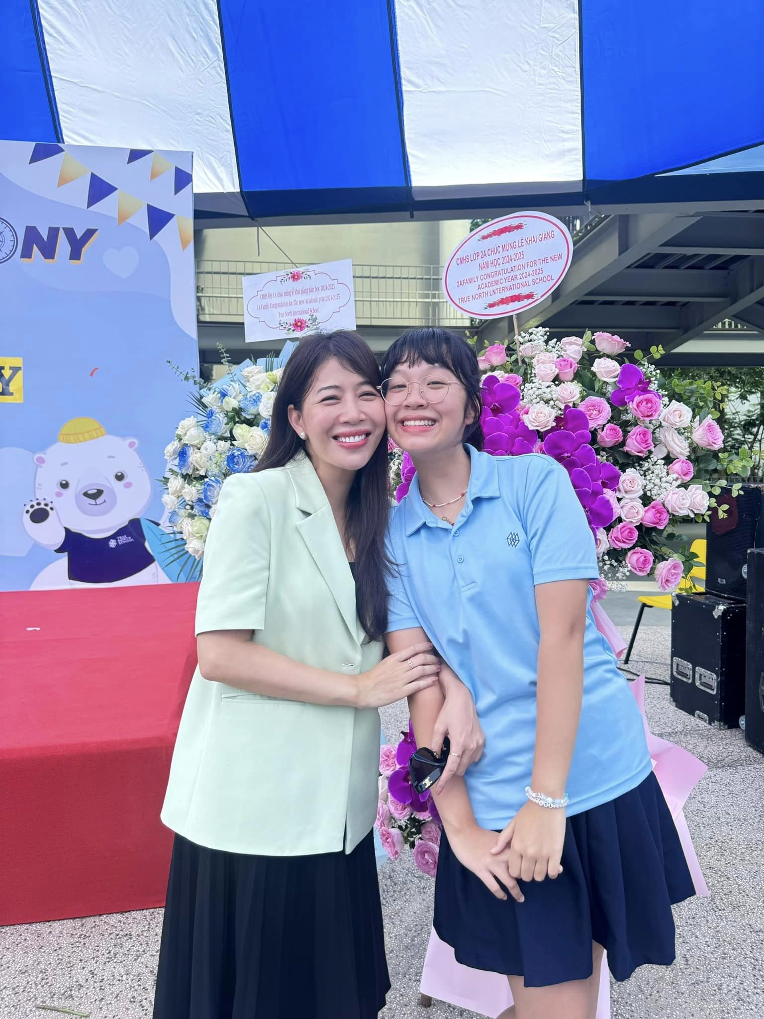 Bắt gặp con gái MC Diệp Chi tại lễ bế giảng trường quốc tế với học phí hơn 600 triệu, được giáo viên chủ nhiệm khen hết lời - Ảnh 5.