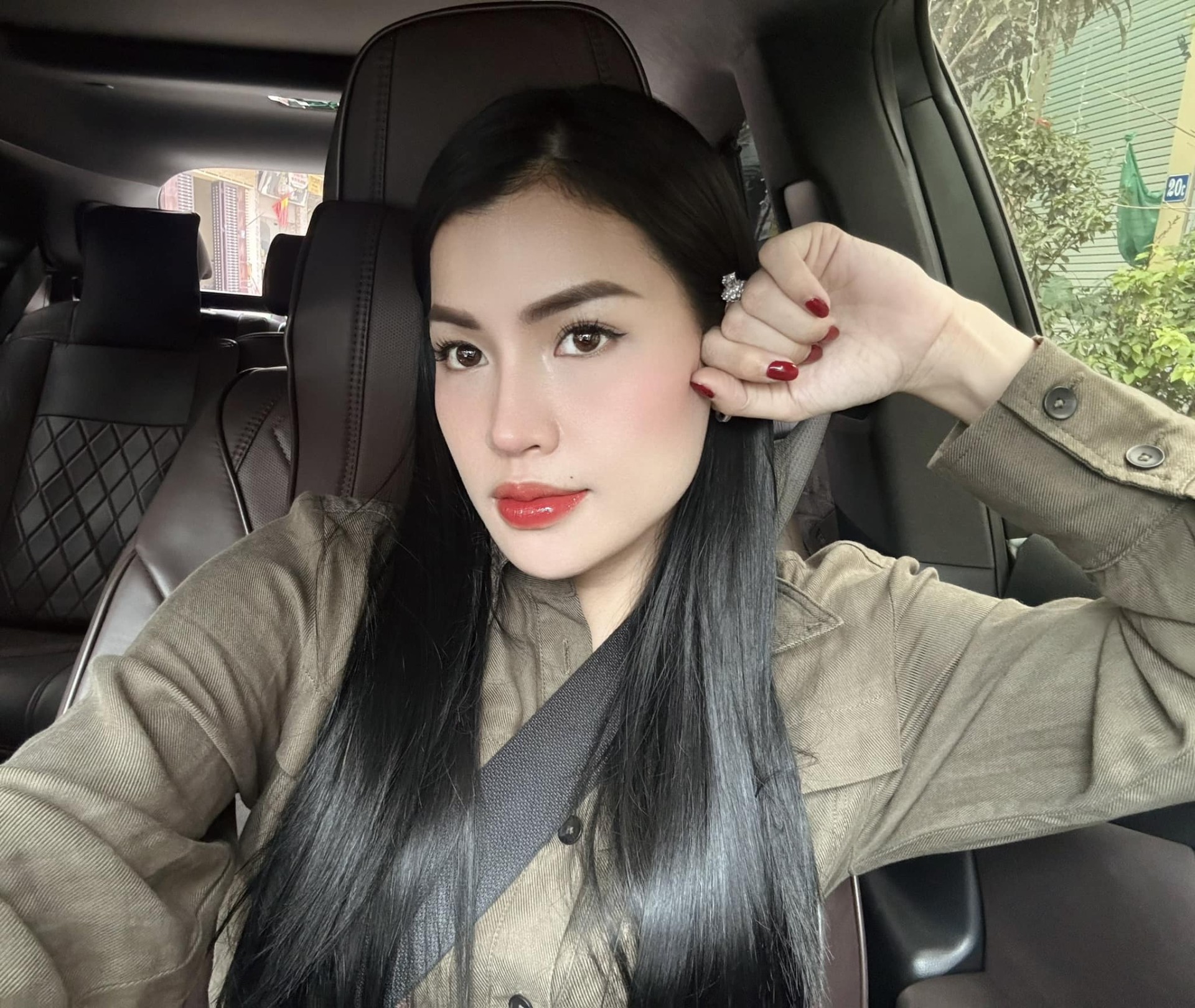 chien-than-livestream-vo-ha-linh-het-thoi-1-100301-2149-4799-1748489803534-17484898036341189481978.jpg