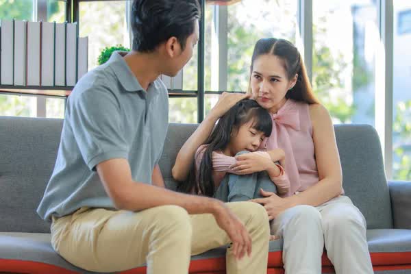 “Bạo lực gia đình kiểu mới” đang lan rộng: Cha mẹ không biết gì, con cái khóc thầm trong tim- Ảnh 1. “Bạo lực gia đình kiểu mới” đang lan rộng: Cha mẹ không biết gì, con cái khóc thầm trong tim- Ảnh 1.