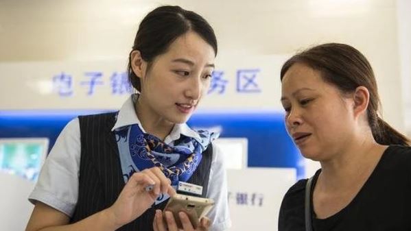 Người phụ nữ gửi tiết kiệm hơn 1,1 tỷ đồng, 1 tháng sau phát hiện tiền đã được chuyển đi mua bảo hiểm, ngân hàng khẳng định: “Đã thông báo cho khách ngay từ đầu” - Ảnh 1.