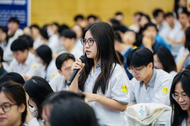 Chủ biên Chương trình Ngữ văn gợi ý học sinh cách làm bài đạt điểm cao - Ảnh 1. Chủ biên Chương trình Ngữ văn gợi ý học sinh cách làm bài đạt điểm cao - Ảnh 1.