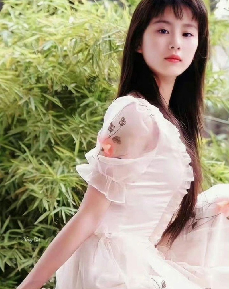 Lưu Thi Thi 17 tuổi đẹp khủng khiếp: Khó tin nhan sắc đỉnh cao cỡ này, xứng danh ngọc nữ của làng phim Trung Quốc- Ảnh 3. Lưu Thi Thi 17 tuổi đẹp khủng khiếp: Khó tin nhan sắc đỉnh cao cỡ này, xứng danh ngọc nữ của làng phim Trung Quốc- Ảnh 3.