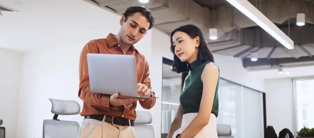 Số lượng công việc không cần kinh nghiệm giảm, 50% Gen Z coi đại học là ‘lãng phí tiền bạc’, lo ngại về tương lai - Ảnh 2. Số lượng công việc không cần kinh nghiệm giảm, 50% Gen Z coi đại học là ‘lãng phí tiền bạc’, lo ngại về tương lai - Ảnh 2.