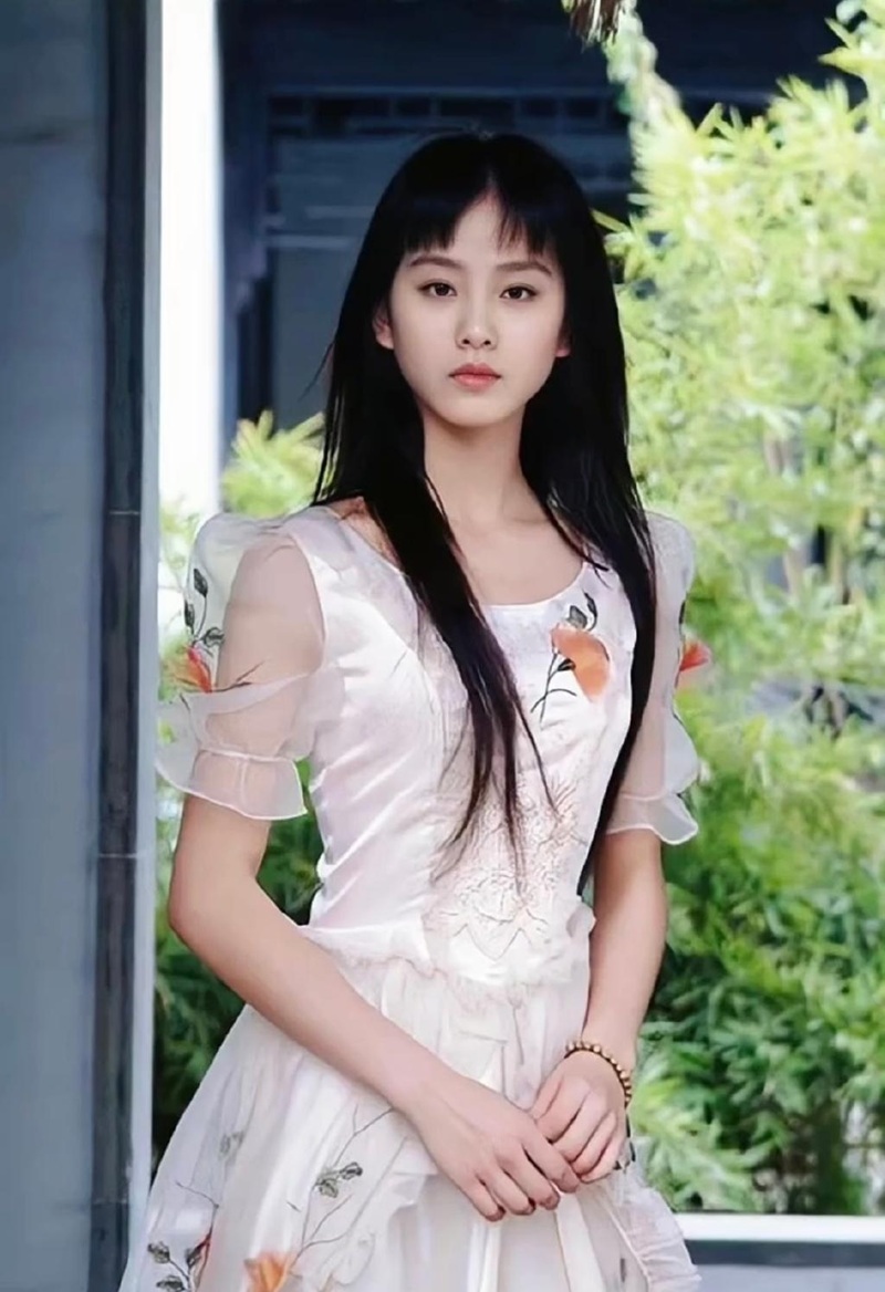 Lưu Thi Thi 17 tuổi đẹp khủng khiếp: Khó tin nhan sắc đỉnh cao cỡ này, xứng danh ngọc nữ của làng phim Trung Quốc- Ảnh 4. Lưu Thi Thi 17 tuổi đẹp khủng khiếp: Khó tin nhan sắc đỉnh cao cỡ này, xứng danh ngọc nữ của làng phim Trung Quốc- Ảnh 4.