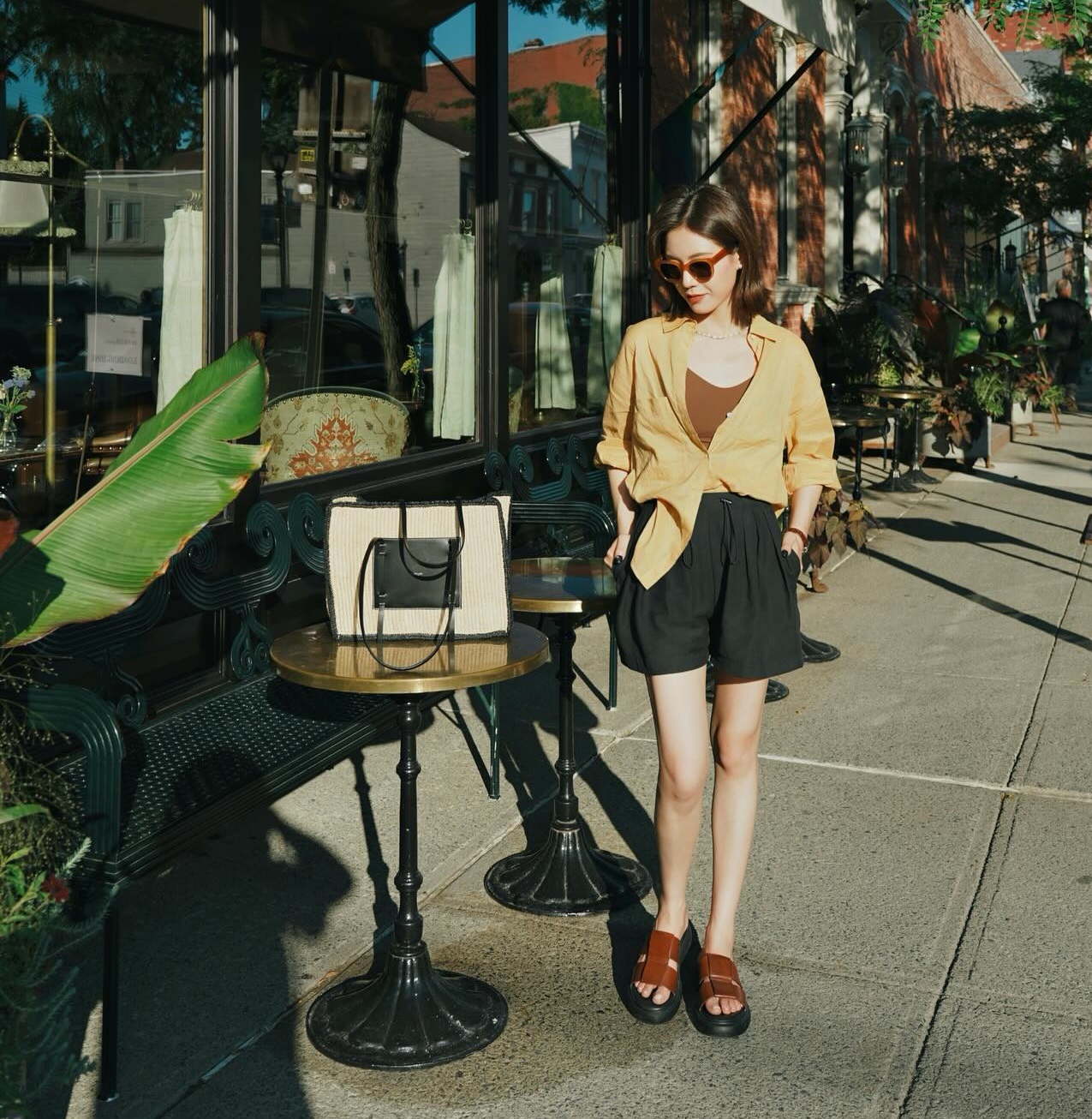 Mặc quần short khéo như thế này, chị em có hình sống ảo cực đẹp - Ảnh 6. Mặc quần short khéo như thế này, chị em có hình sống ảo cực đẹp - Ảnh 6.