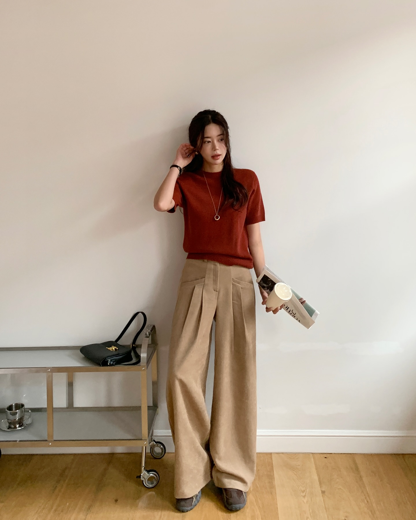 Đừng chỉ mặc quần đen, chị em chăm diện quần sáng màu trong mùa hè sẽ thấy mình trẻ ra ít nhất 5 tuổi - Ảnh 5. Đừng chỉ mặc quần đen, chị em chăm diện quần sáng màu trong mùa hè sẽ thấy mình trẻ ra ít nhất 5 tuổi - Ảnh 5.