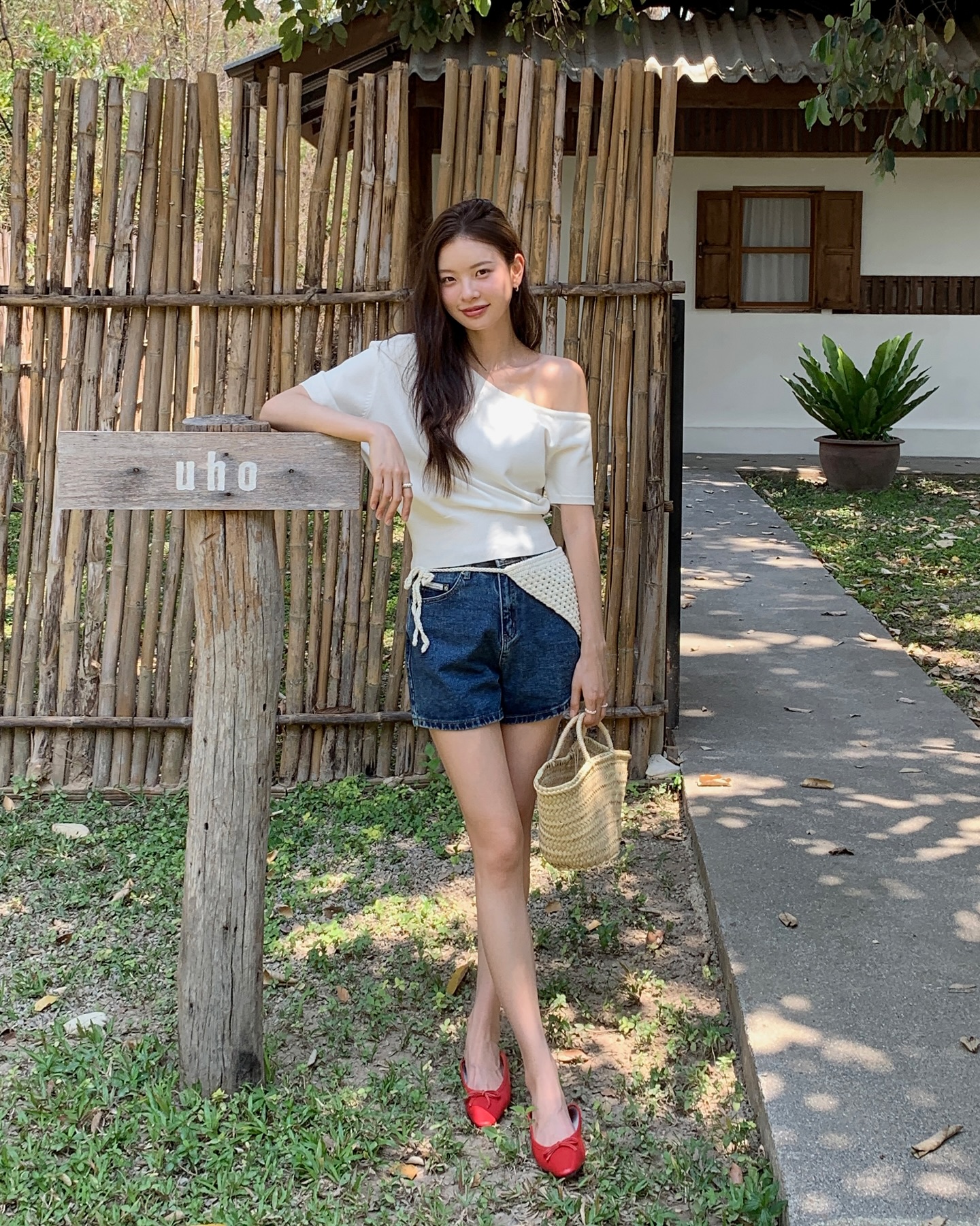 Mặc quần short khéo như thế này, chị em có hình sống ảo cực đẹp - Ảnh 9. Mặc quần short khéo như thế này, chị em có hình sống ảo cực đẹp - Ảnh 9.