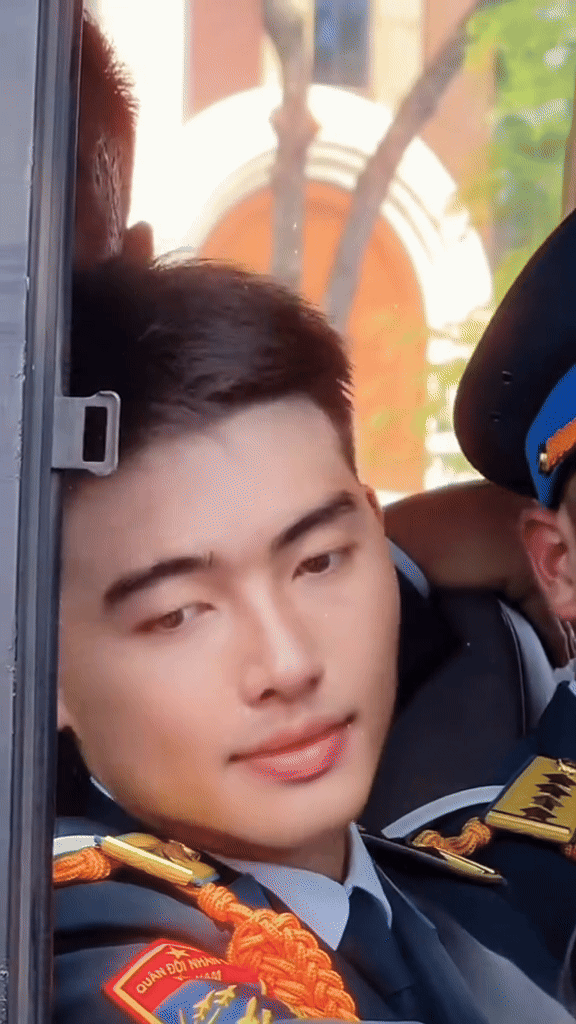Ảnh ngoài đời và chuyện tình cảm của khối trưởng điển trai đang cực hot - Ảnh 2. Ảnh ngoài đời và chuyện tình cảm của khối trưởng điển trai đang cực hot - Ảnh 2.