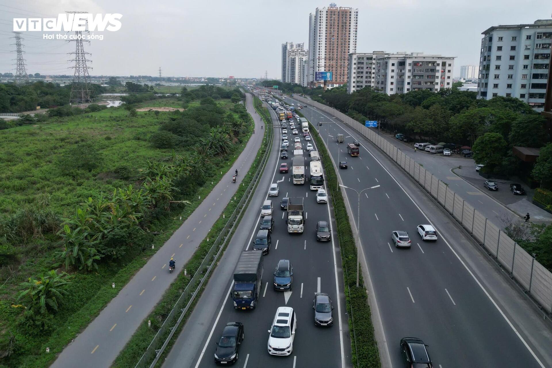 Người dân quay lại Hà Nội sớm, cao tốc Pháp Vân - Cầu Giẽ ùn ứ hơn 5km - Ảnh 1. Người dân quay lại Hà Nội sớm, cao tốc Pháp Vân - Cầu Giẽ ùn ứ hơn 5km - Ảnh 1.
