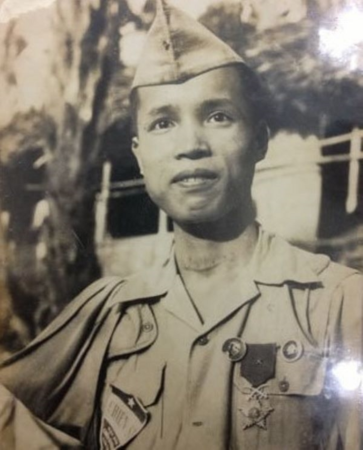 Người anh h&ugrave;ng nhờ đồng đội chặt đứt c&aacute;nh tay, n&eacute;n đau tiếp tục chiến đấu - Ảnh 1.